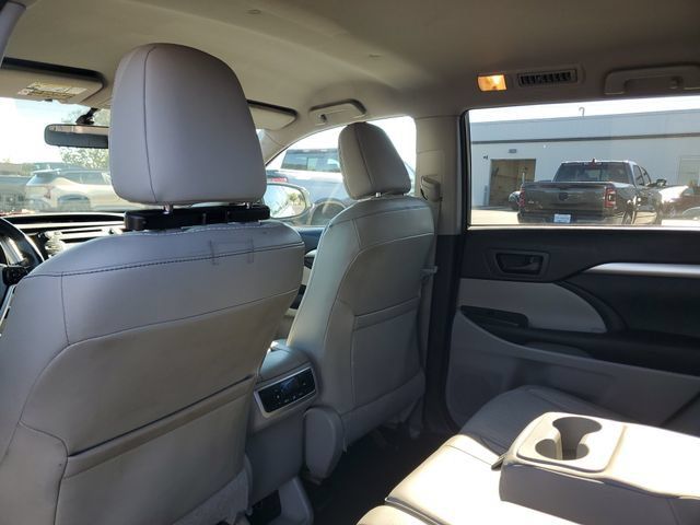 Used 2014 Toyota Highlander Plus AWD/4WD image 8