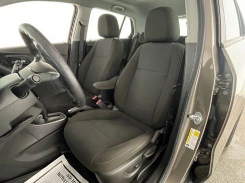 Used 2020 Chevrolet Trax LS image 33