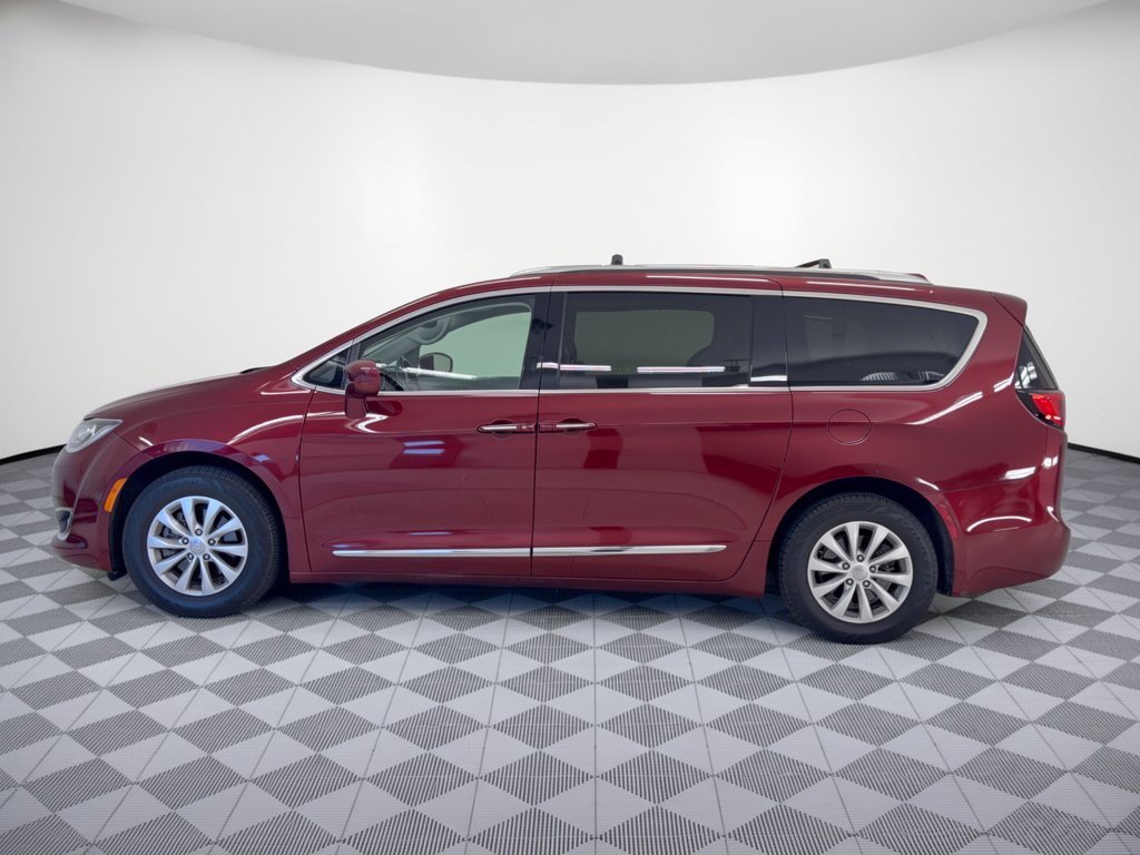 Used 2019 Chrysler Pacifica Touring-L FWD image 2