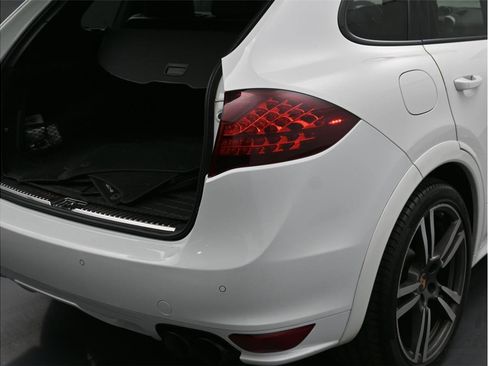 Used 2014 Porsche Cayenne GTS image 34