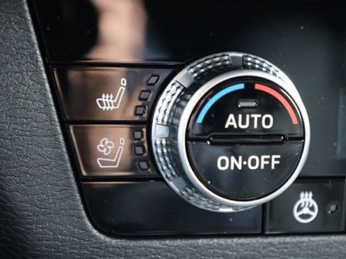 Used 2025 Mitsubishi Outlander SEL image 30