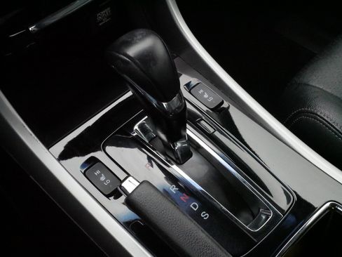Used 2017 Honda Accord EX-L image 24