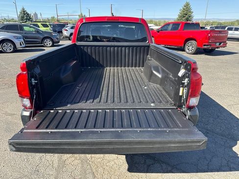 Used 2022 Toyota Tacoma SR AWD/4WD image 6