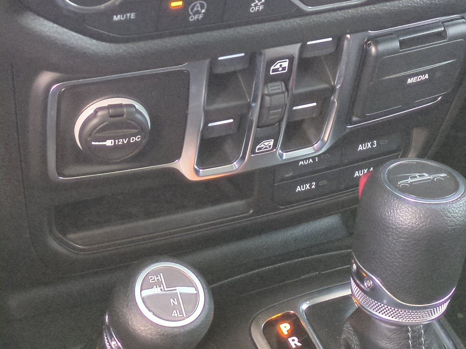 New 2026 Jeep Gladiator Sport AWD/4WD image 30
