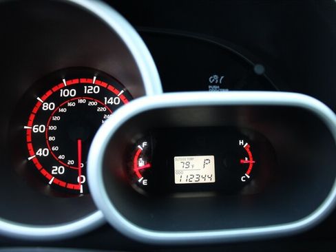 Used 2009 Pontiac Vibe AWD w/ Sun And Sound Package image 7