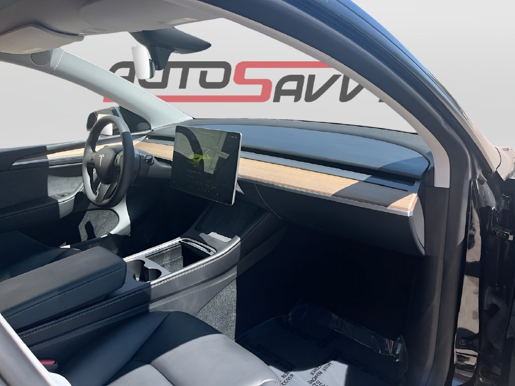 Used 2024 Tesla Model Y Long Range AWD/4WD image 29