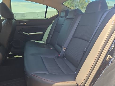 Used 2024 Nissan Altima 2.5 SR FWD image 13