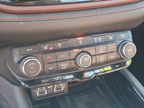 Used 2023 Dodge Durango Citadel image 17