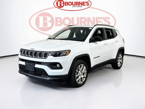 Used 2023 Jeep Compass Latitude AWD/4WD image 5