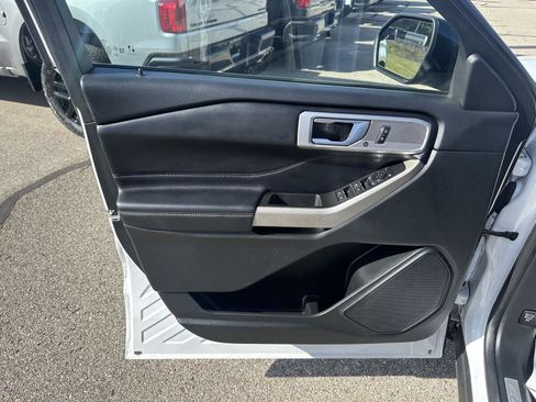 Used 2023 Ford Explorer Limited image 23