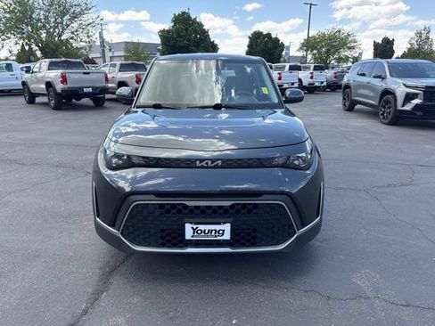 Used 2025 Kia Soul LX w/ LX Technology Package FWD image 2