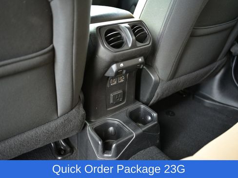 Used 2018 Jeep Wrangler Unlimited Sahara AWD/4WD image 15