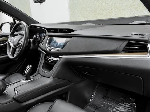 Used 2017 Cadillac XT5 Platinum AWD/4WD image 22