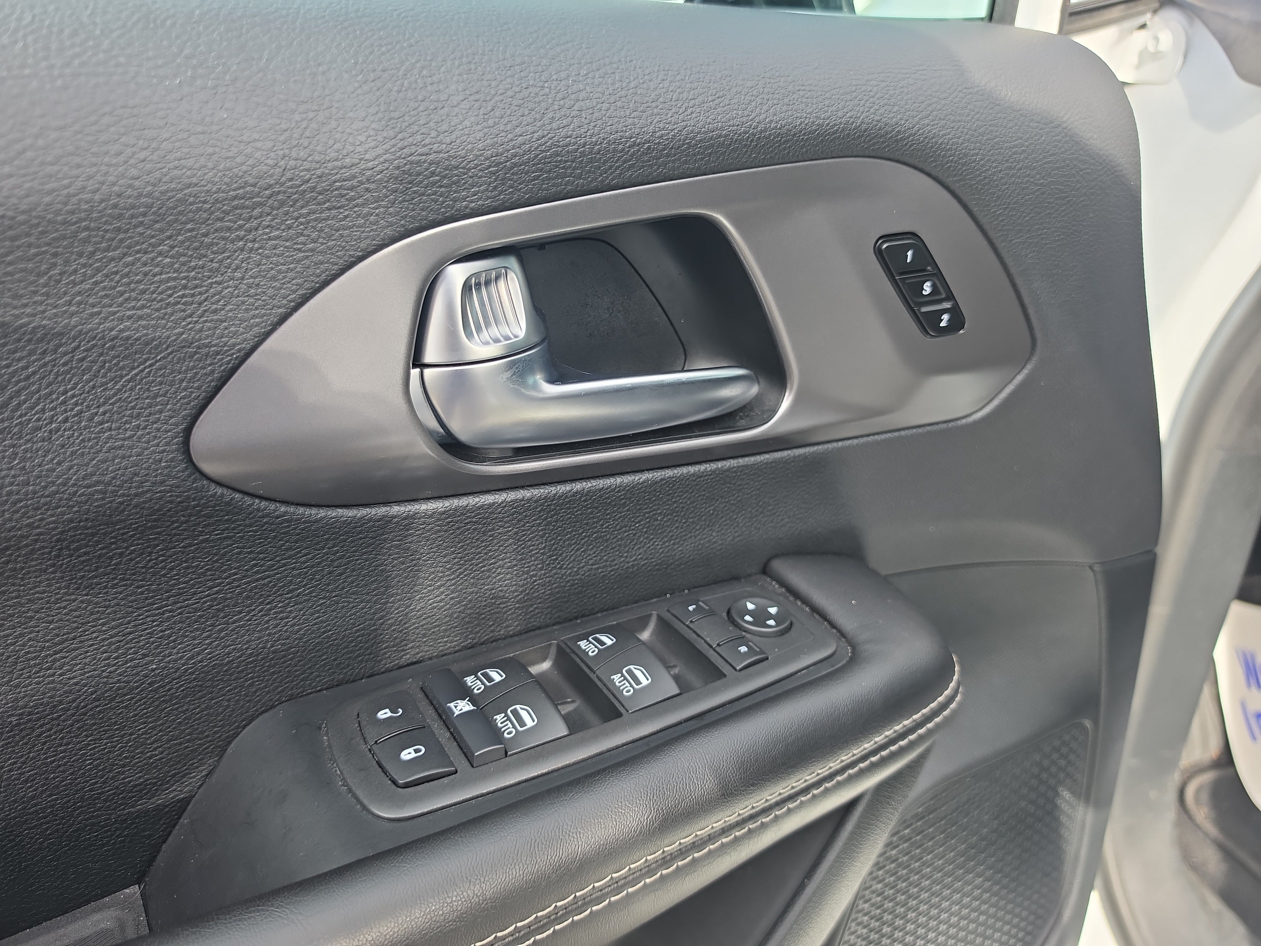 Used 2026 Chrysler Pacifica Select FWD image 18