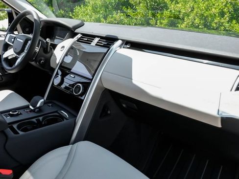 New 2026 Land Rover Discovery S AWD/4WD image 18