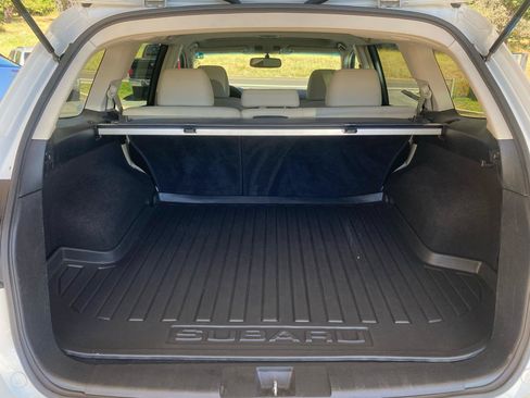 Used 2011 Subaru Outback 2.5i Limited AWD/4WD image 28
