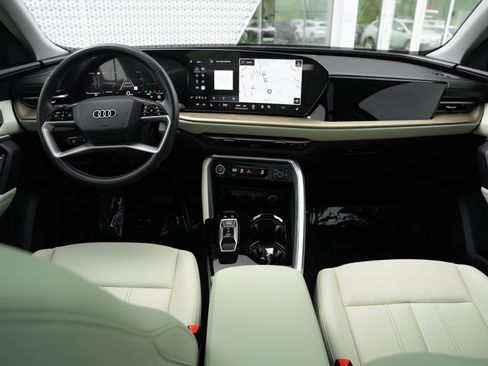 Certified 2025 Audi Q5 Premium AWD/4WD image 8