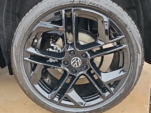 New 2026 Volkswagen Tiguan SE R-Line image 9