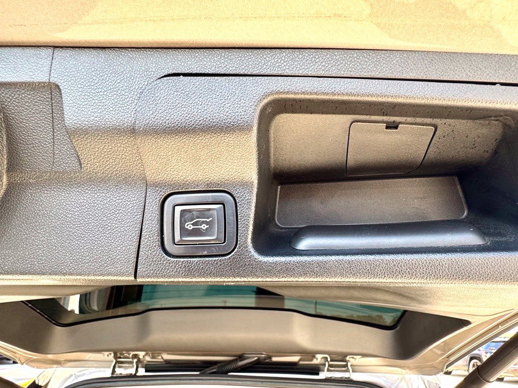 Used 2023 GMC Acadia AT4 w/ Technology Package AWD/4WD image 25
