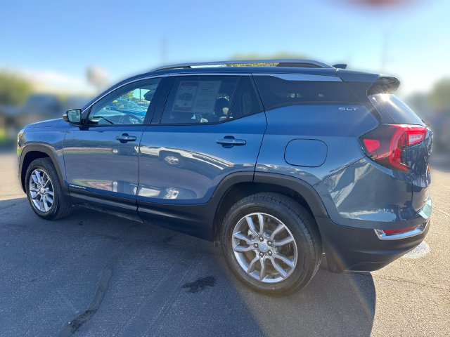 Used 2024 GMC Terrain SLT AWD/4WD image 3