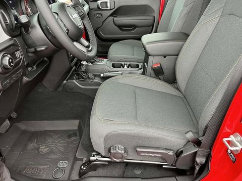 New 2025 Jeep Gladiator Sport AWD/4WD image 24