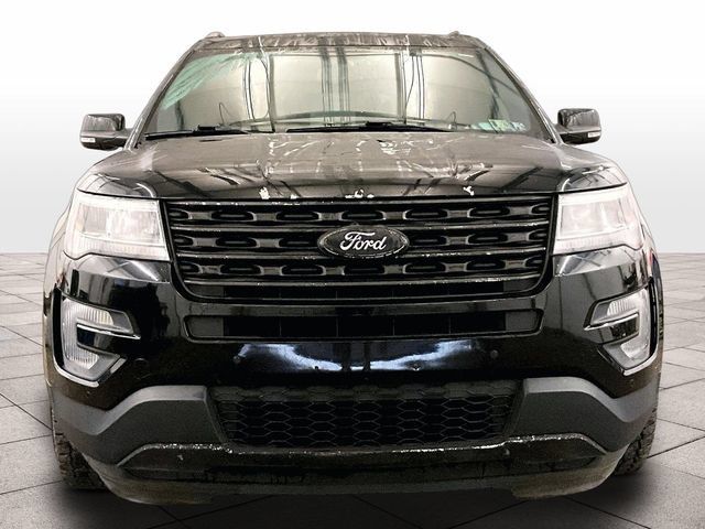 Used 2017 Ford Explorer XLT w/ Equipment Group 202A AWD/4WD image 3