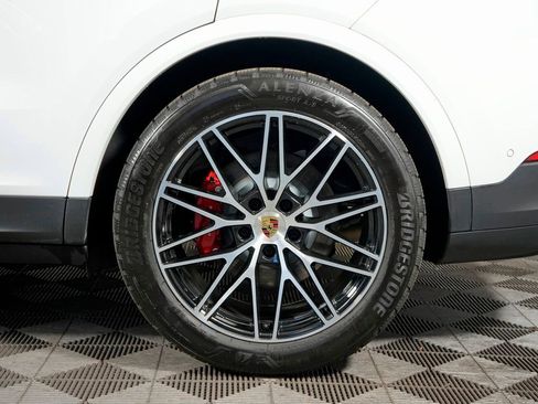 Certified 2024 Porsche Cayenne S w/ Premium Package Plus image 41