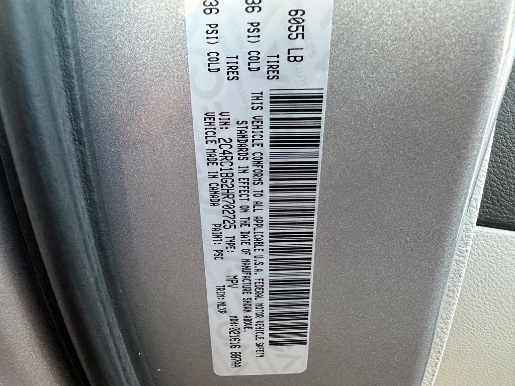 Used 2017 Chrysler Pacifica Touring-L FWD image 9