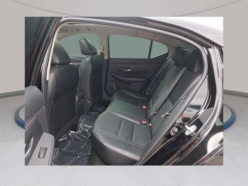 Used 2024 Nissan Sentra SR w/ SR Premium Package FWD image 7