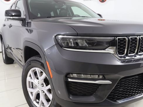 Used 2022 Jeep Grand Cherokee Limited image 16