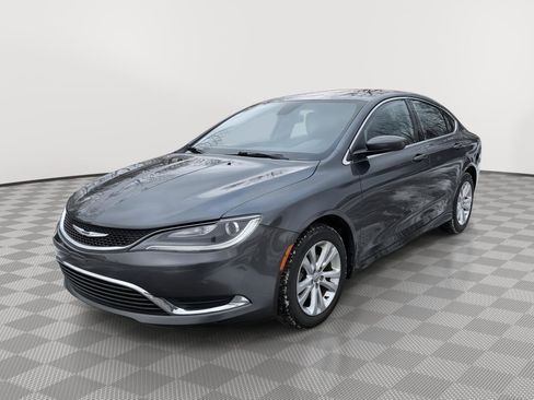 Used 2015 Chrysler 200 Limited w/ Convenience Group image 3