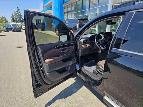 Used 2025 Honda Pilot Elite image 21
