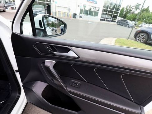 Used 2022 Volkswagen Tiguan SE image 46
