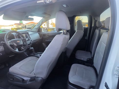 Used 2017 Chevrolet Colorado W/T image 16