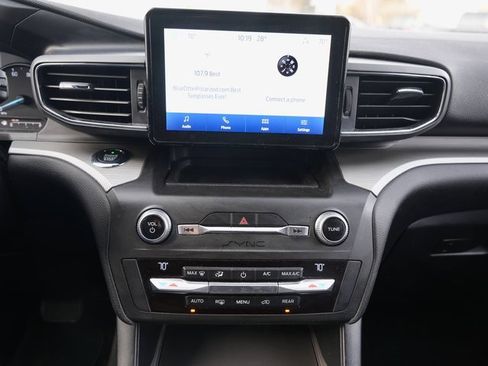 Used 2020 Ford Explorer XLT w/ Equipment Group 202A image 18