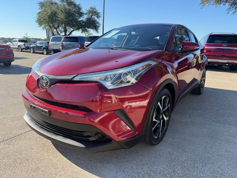 Used 2018 Toyota C-HR XLE FWD image 3