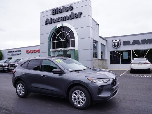 Used 2025 Ford Escape Active AWD/4WD image 1