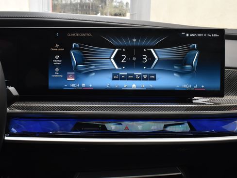 Used 2023 BMW i7 xDrive60 AWD/4WD image 41