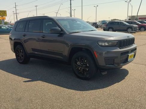 Used 2024 Jeep Grand Cherokee L Laredo AWD/4WD image 2