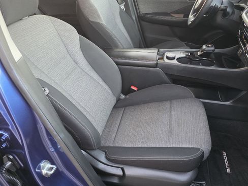 Used 2022 Nissan Rogue SV image 29