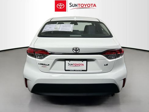 Used 2025 Toyota Corolla LE FWD image 5