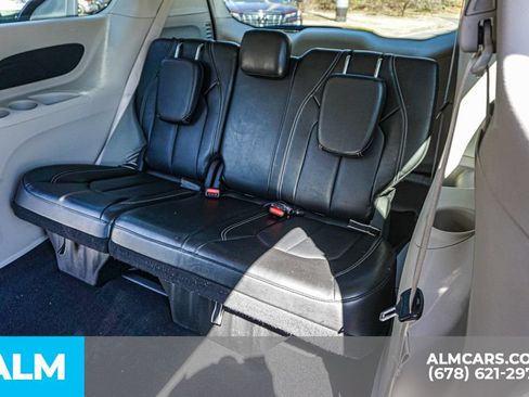 Used 2024 Chrysler Pacifica Touring-L FWD image 21