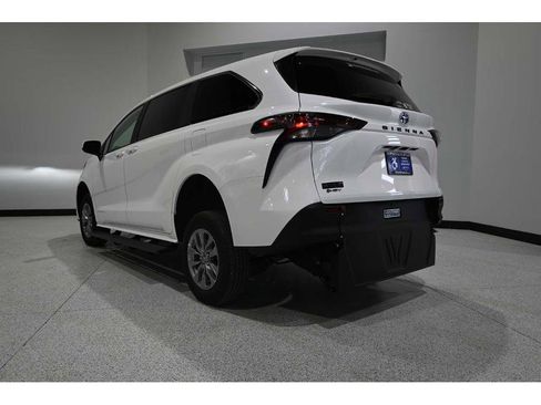 New 2025 Toyota Sienna LE image 8