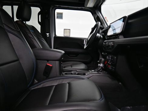 Used 2024 Jeep Wrangler Unlimited Rubicon 4xe image 16