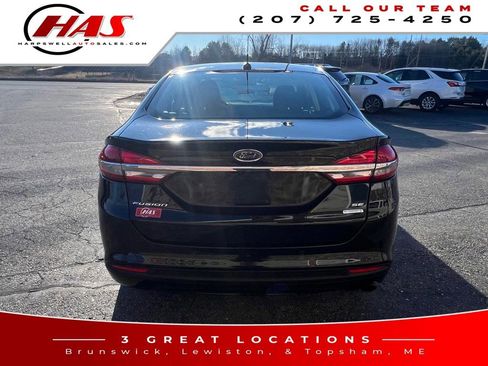 Used 2017 Ford Fusion SE w/ Fusion SE Technology Package image 5