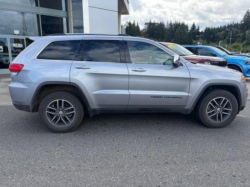 Used 2018 Jeep Grand Cherokee Limited AWD/4WD image 2