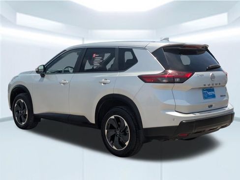Used 2024 Nissan Rogue SV AWD/4WD image 3