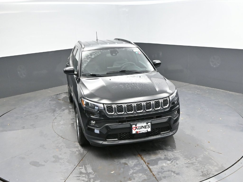 Used 2024 Jeep Compass Latitude AWD/4WD image 25