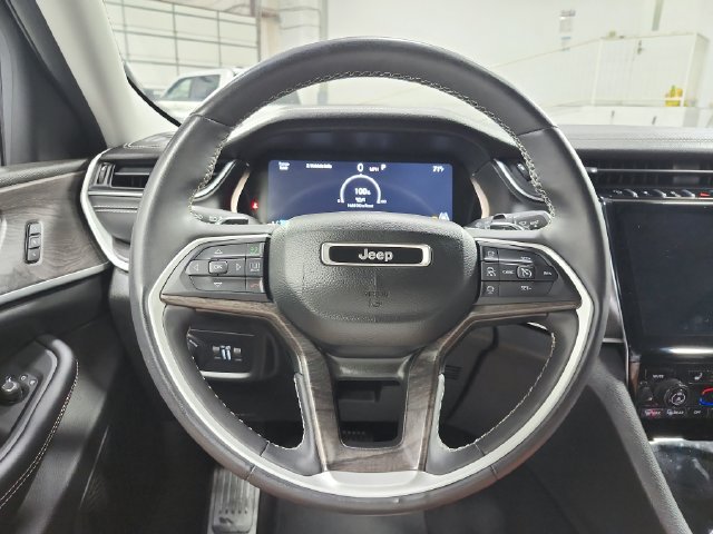 Used 2023 Jeep Grand Cherokee Limited AWD/4WD image 21