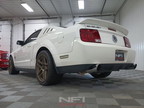 Used 2007 Ford Mustang Shelby GT500 RWD image 27